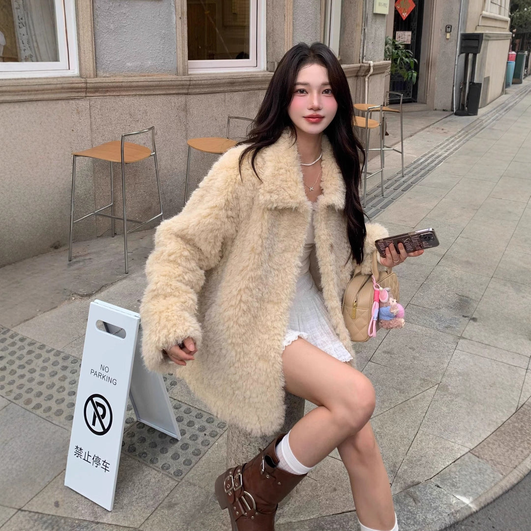 Damska Cozy Faux Fur Teddy płaszcz in oversize Cut Lumaza