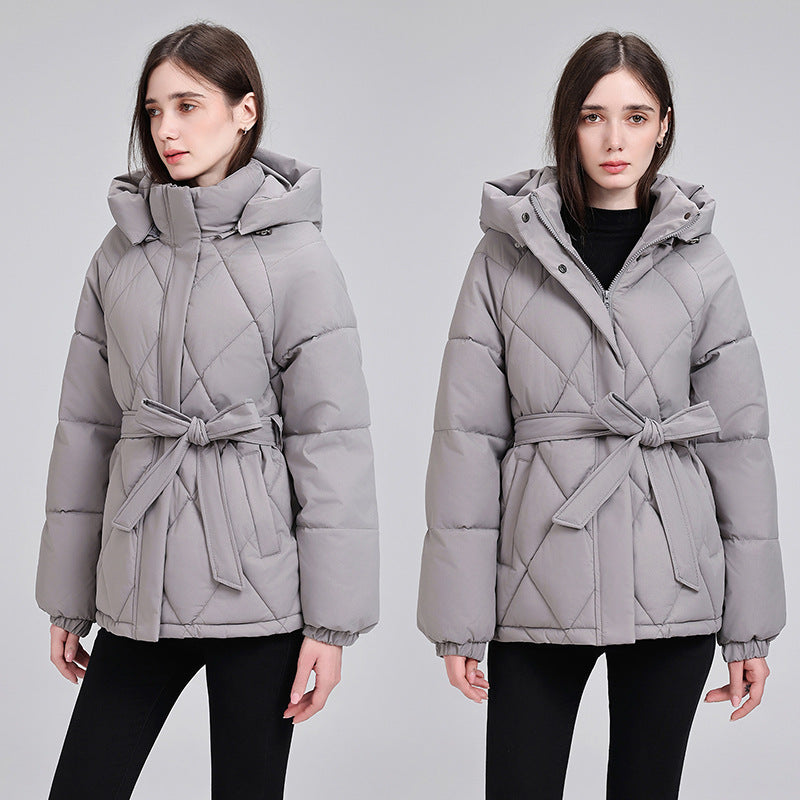 Damska luxury krótka puchowa kurtka z integrated wind protection kołnierzem i waist paskiem Lumaza