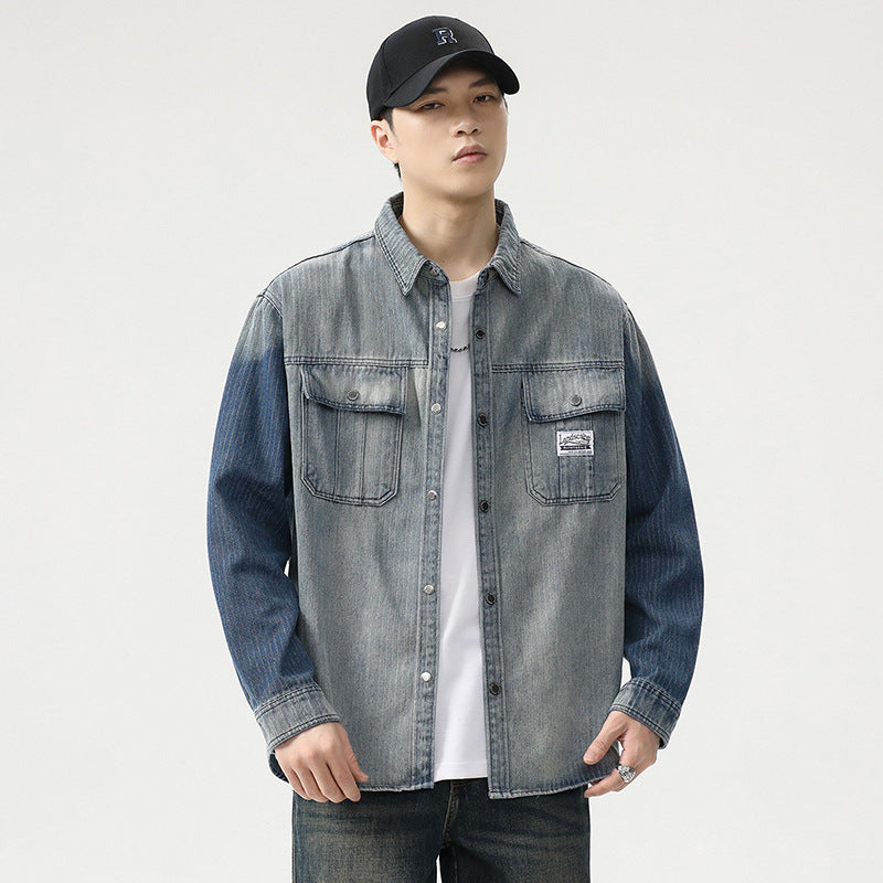 Męska koszula wierzchnia wykonany z denim z kontrastowy rękawy i lekki used wash