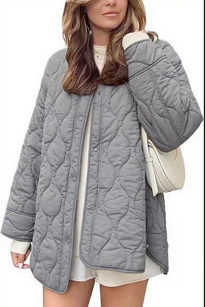 Damska pikowana kurtka in oversize design z curved pikowaniem i side slit Lumaza