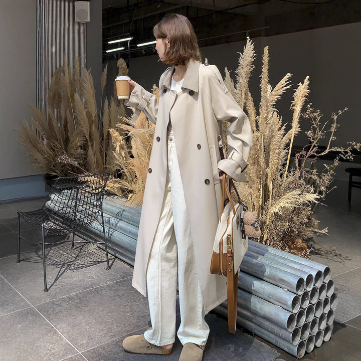 Damska długa Cut Minimalist trencz z Soft Fall, Dropped Shoulders i regulowanym rękawem Straps Lumaza