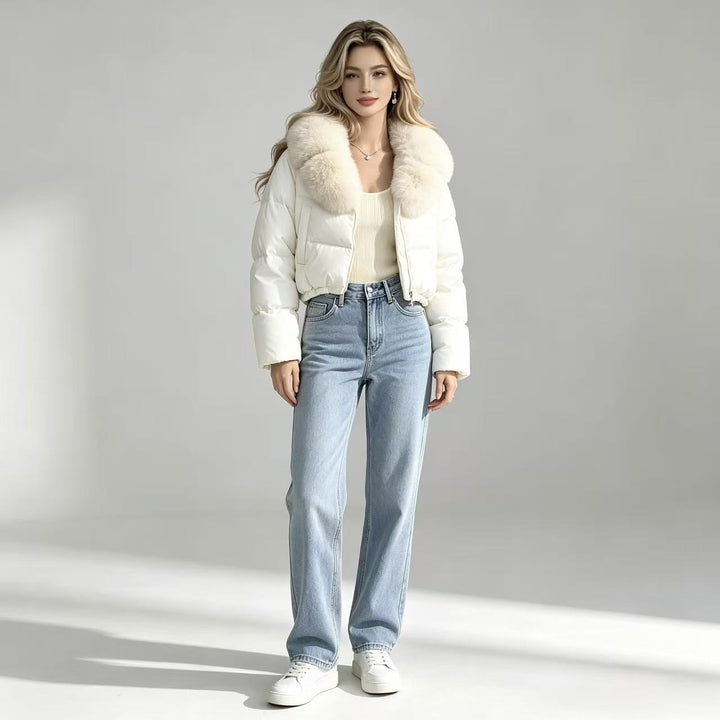 Damska krótka taliowana puchowa kurtka z voluminous hood kołnierzem i detachable fur trim Lumaza