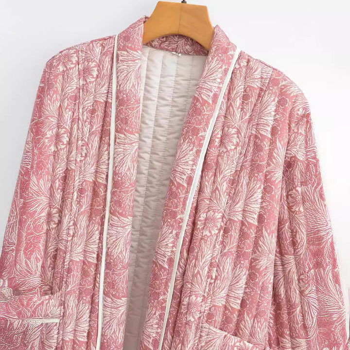 Damska Light pikowana kurtka in kimono styl z kwiatowa Block Print i kontrastowy Piping Lumaza