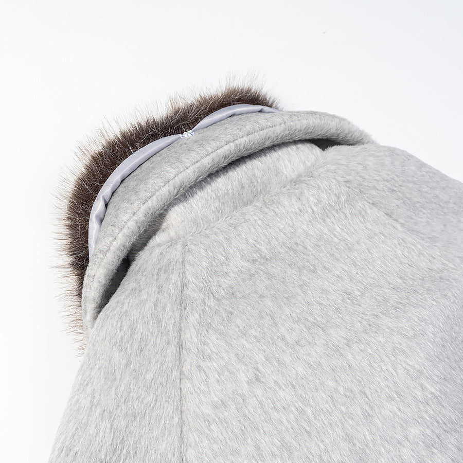Damska krótka kurtka made of faux fur in oversize cut z voluminous faux fur kołnierzem Lumaza