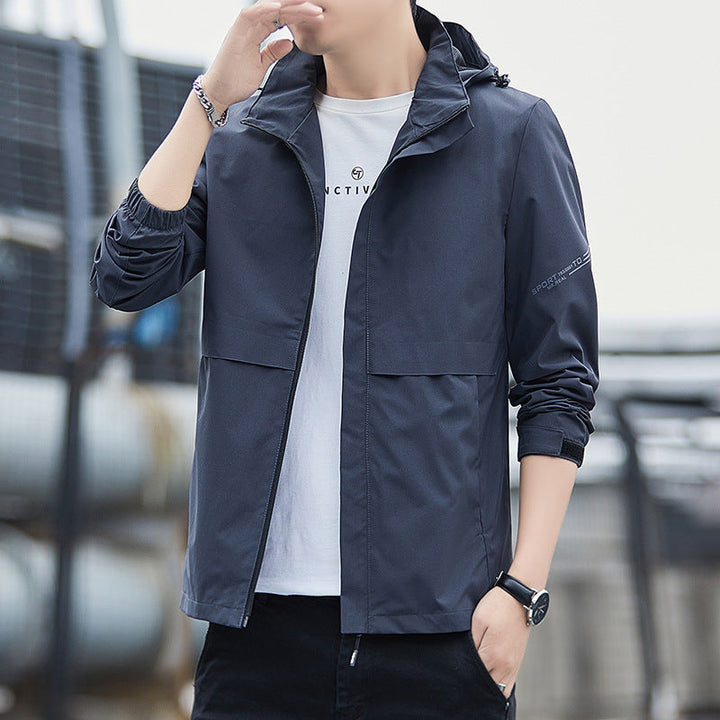 Kurtka męska z regulowanym kapturem, o sportowym kroju - na sezon przejściowy
