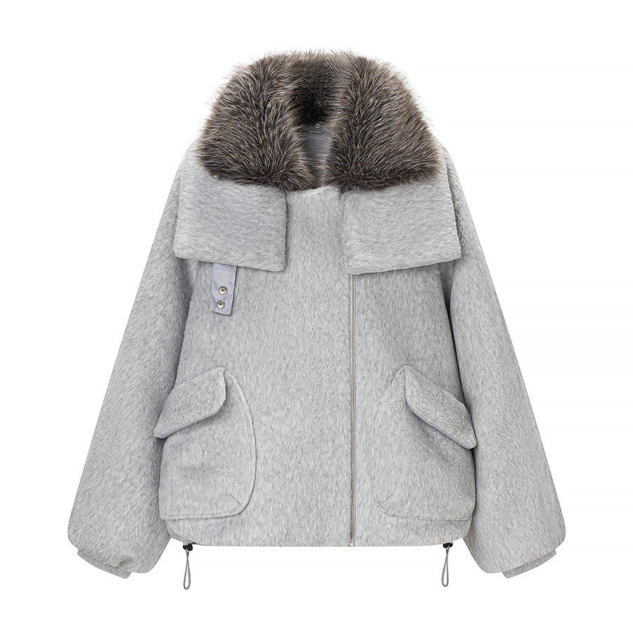 Damska krótka kurtka made of faux fur in oversize cut z voluminous faux fur kołnierzem Lumaza