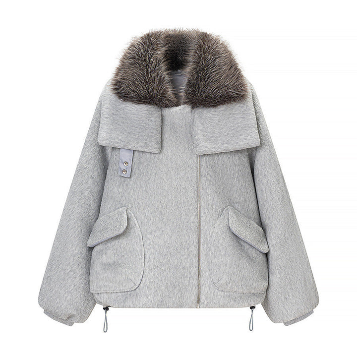Damska krótka kurtka made of faux fur in oversize cut z voluminous faux fur kołnierzem Lumaza