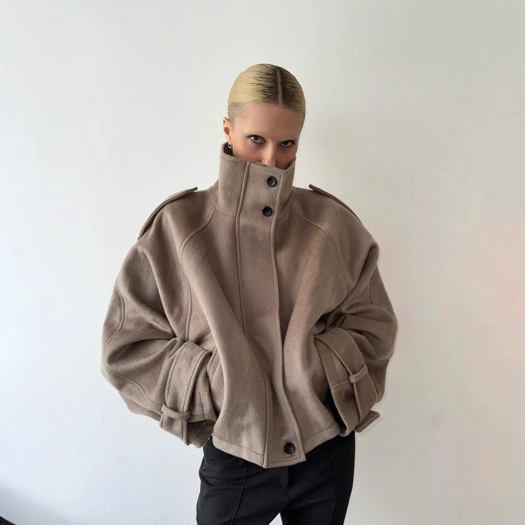 Damska oversize Wool krótka kurtka z High ze stójką i Balloon rękawami Lumaza