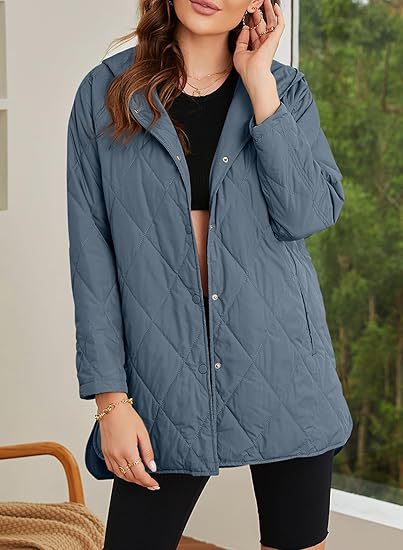 Damska pikowana z kapturem kurtka z oversize cut, snap guzikami closure i side slits Lumaza