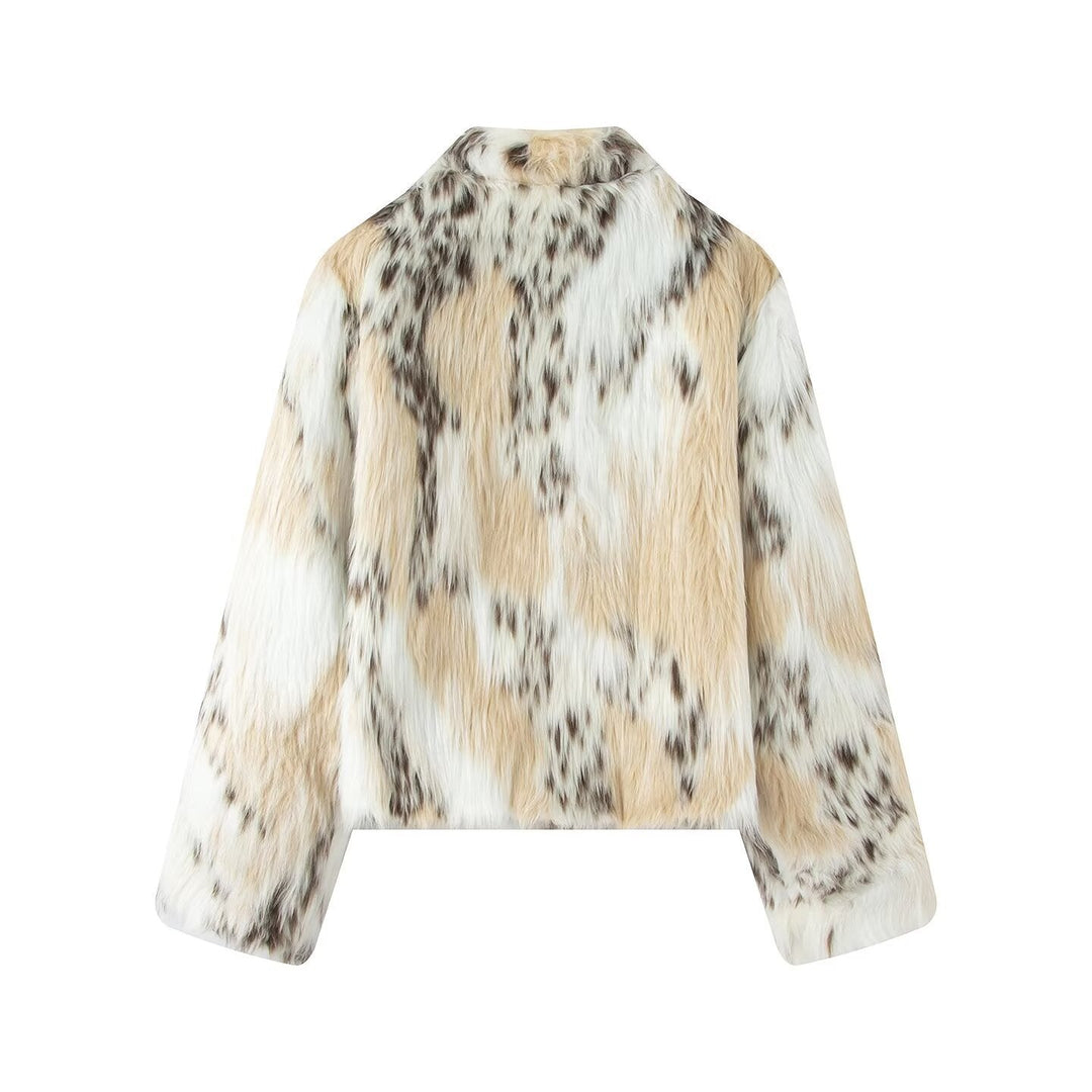 Damska krótka kurtka made of faux fur z stójka kołnierzem Lumaza