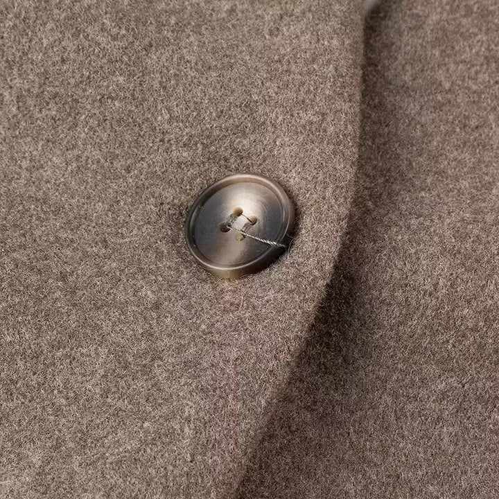 Damska krótka kurtka in boxy cut z V-neck i two-guzikami closure Lumaza