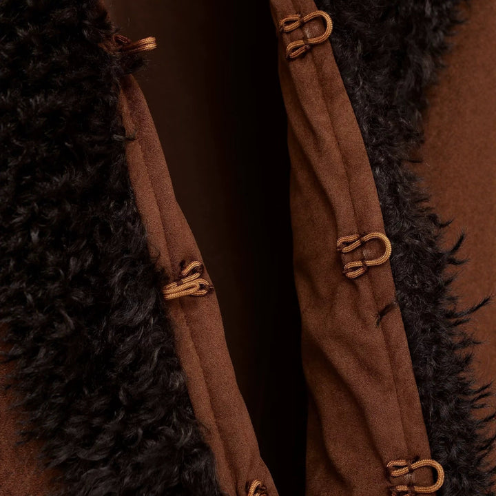 Damska krótka kurtka in lambskin look z voluminous shawl kołnierzem Lumaza