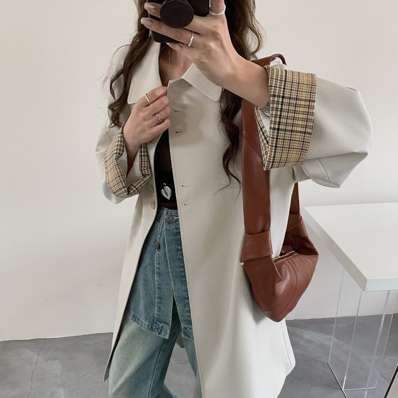 Damska lekka trencz z contrasted checked cuffs Lumaza