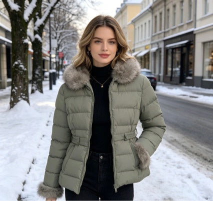 Damska krótka taliowana winter pikowana kurtka z removable faux fur kołnierzem, tonal waist straps i concealed two-way zamkiem błyskawicznym Lumaza