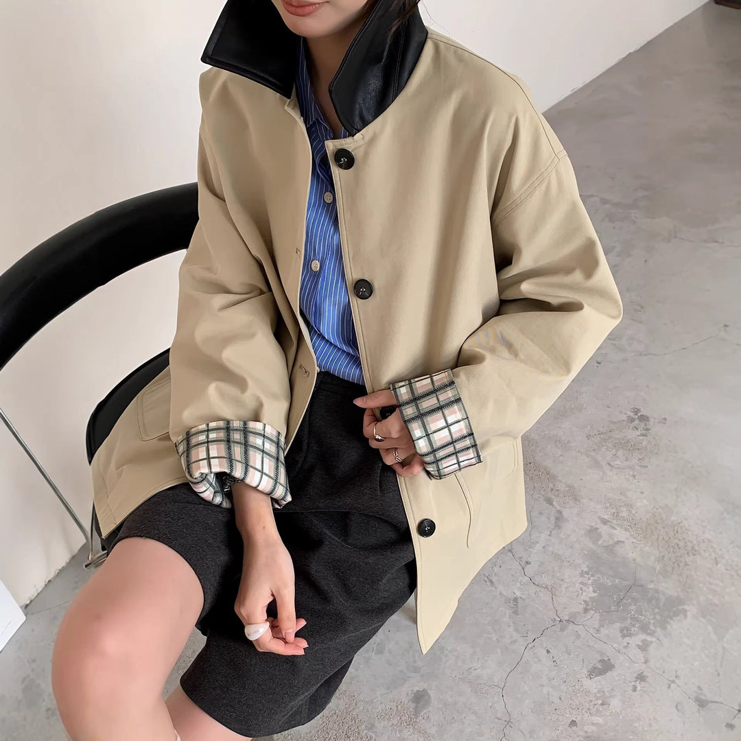 Damska krótka kurtka in Trench styl z Leather kołnierzem i Cuffable Checkered Cuffs Lumaza