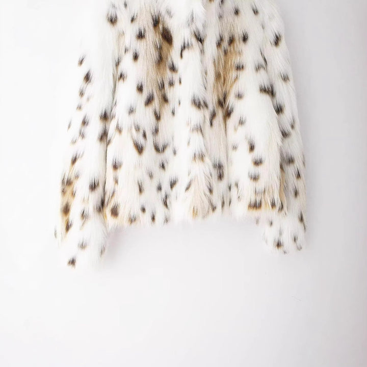 Damska krótka pikowana Faux Fur kurtka z Leopard Spot Pattern i ze stójką Lumaza