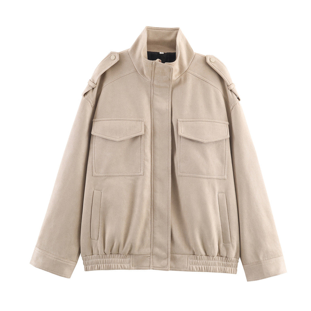 Męska field kurtka w utilitarian styl z stójką, shoulder flaps, i naszywka kieszeniami z patkami