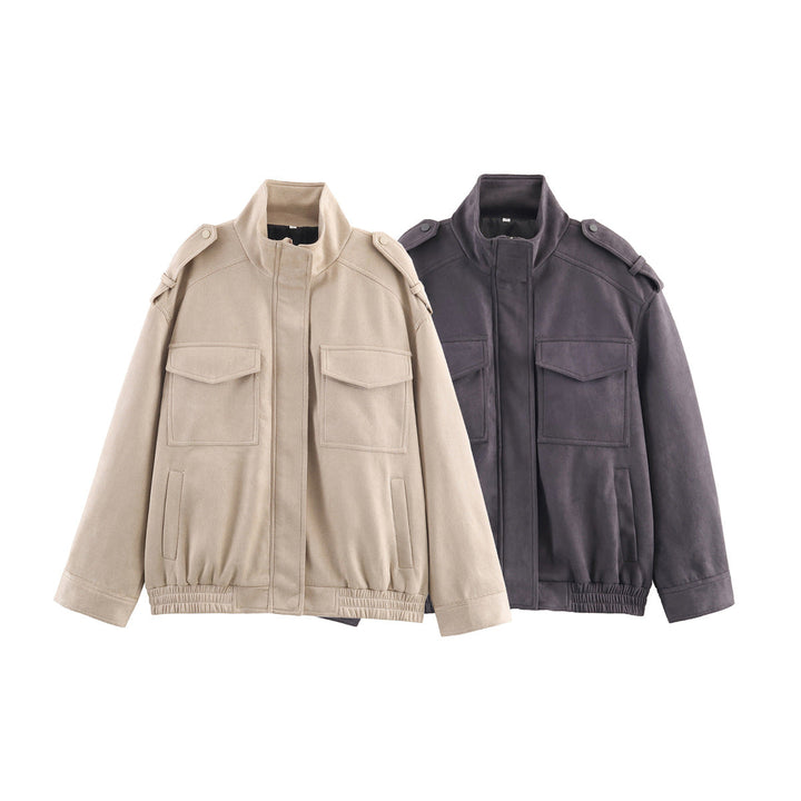 Męska field kurtka w utilitarian styl z stójką, shoulder flaps, i naszywka kieszeniami z patkami