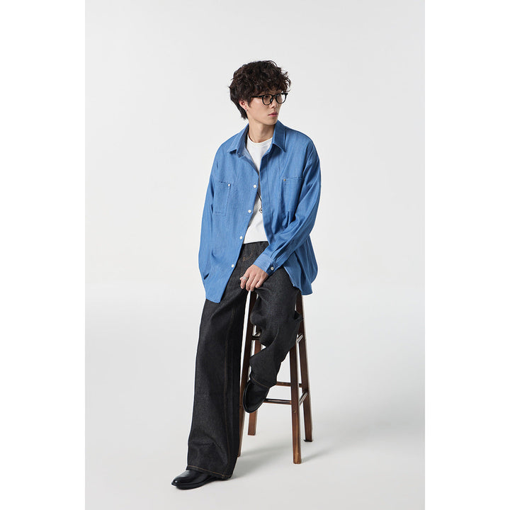 Męska oversize kurtka koszulowa z lekka denim quality z ukryty listwą guzikową i kieszeniami na piersi
