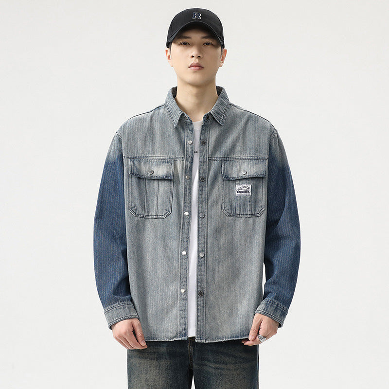 Męska koszula wierzchnia wykonany z denim z kontrastowy rękawy i lekki used wash
