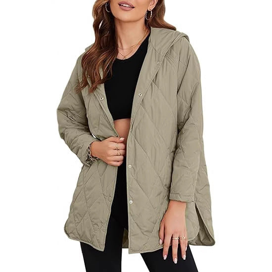 Damska pikowana z kapturem kurtka z oversize cut, snap guzikami closure i side slits Lumaza