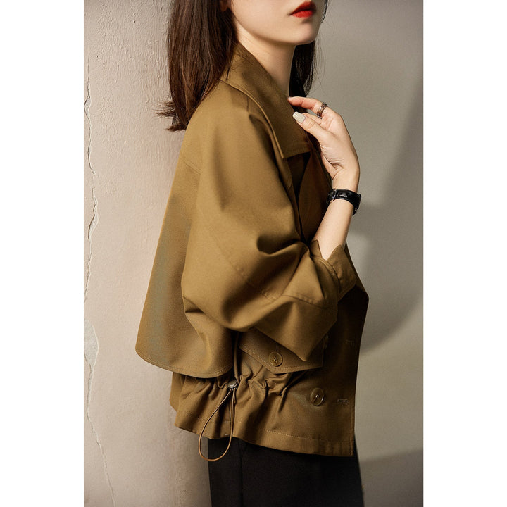 Damskas stylish transitional kurtka z elastic pasem Lumaza