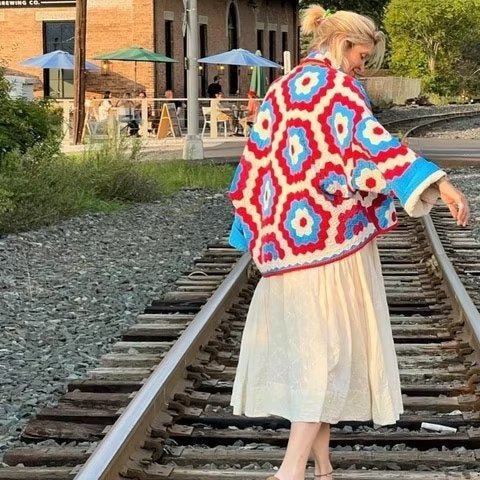Damska pikowana kurtka in Patchwork Design z boxy oversize Silhouette Lumaza