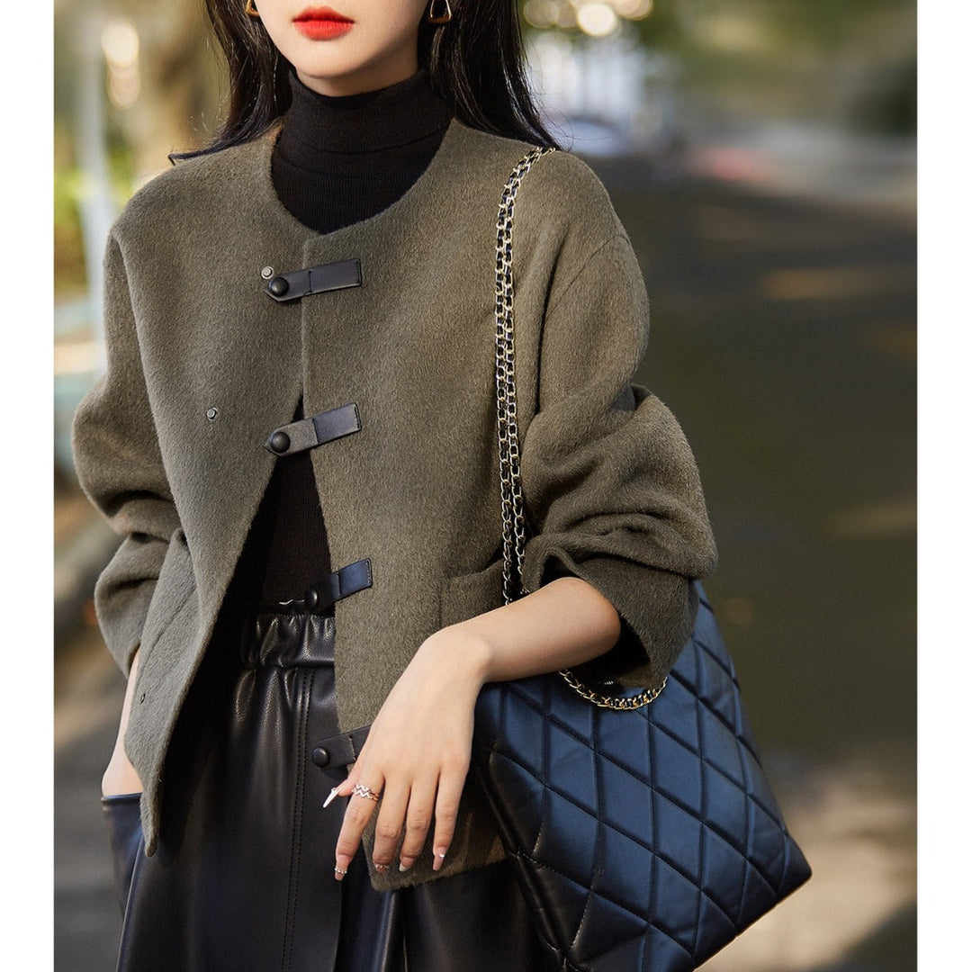 Damska elegancka Wool kurtka z guzikami Lumaza