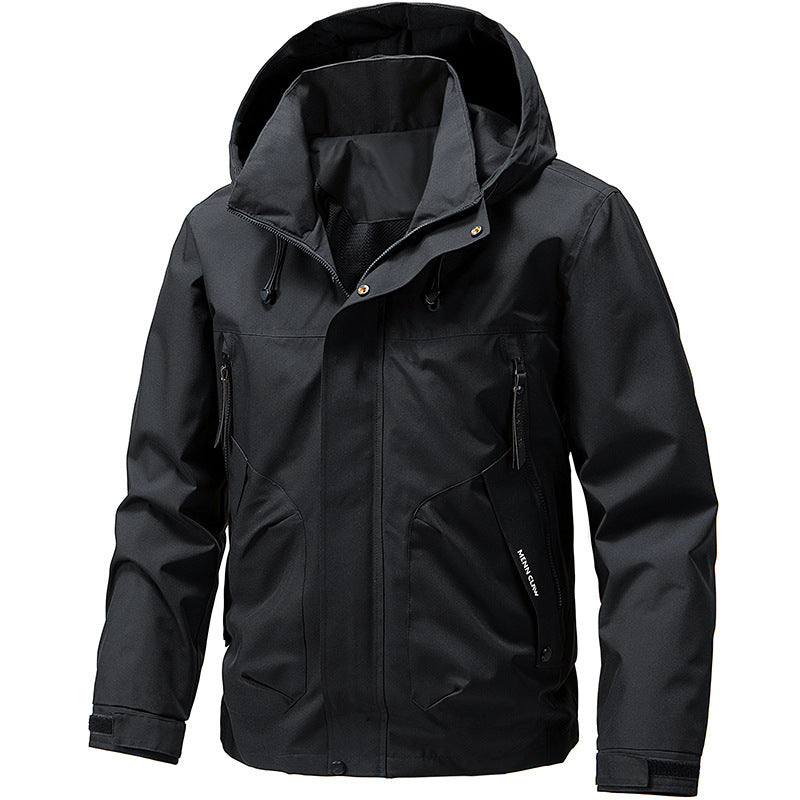 Męska oddychająca kurtka softshell outdoorowy z wiatroszczelna membrana, regulowany kapturem i zamkiem kieszeniami