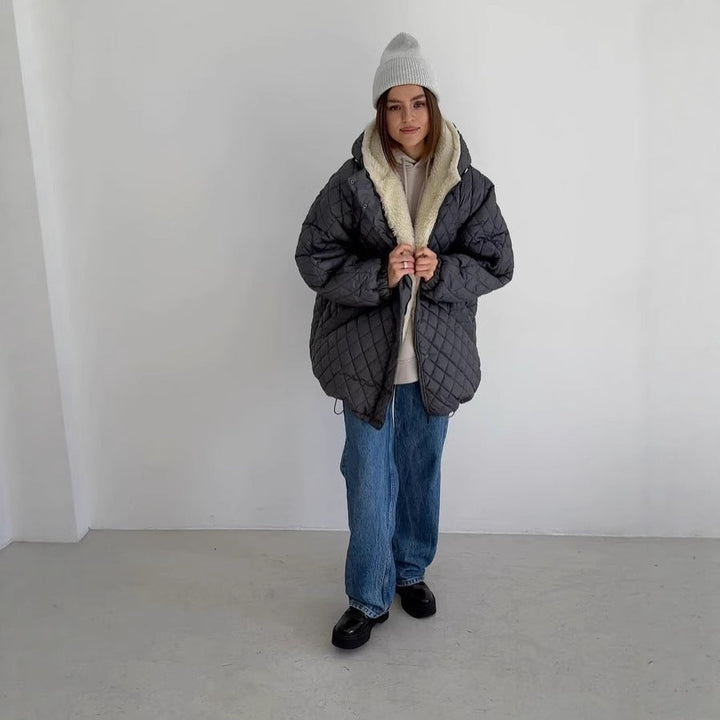 Damska oversize pikowana kurtka z Teddy Lining i Hood Lumaza