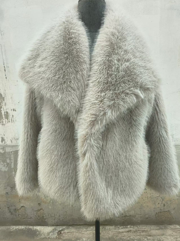 Damska krótka Faux Fur kurtka z Voluminous Shawl kołnierzem Lumaza