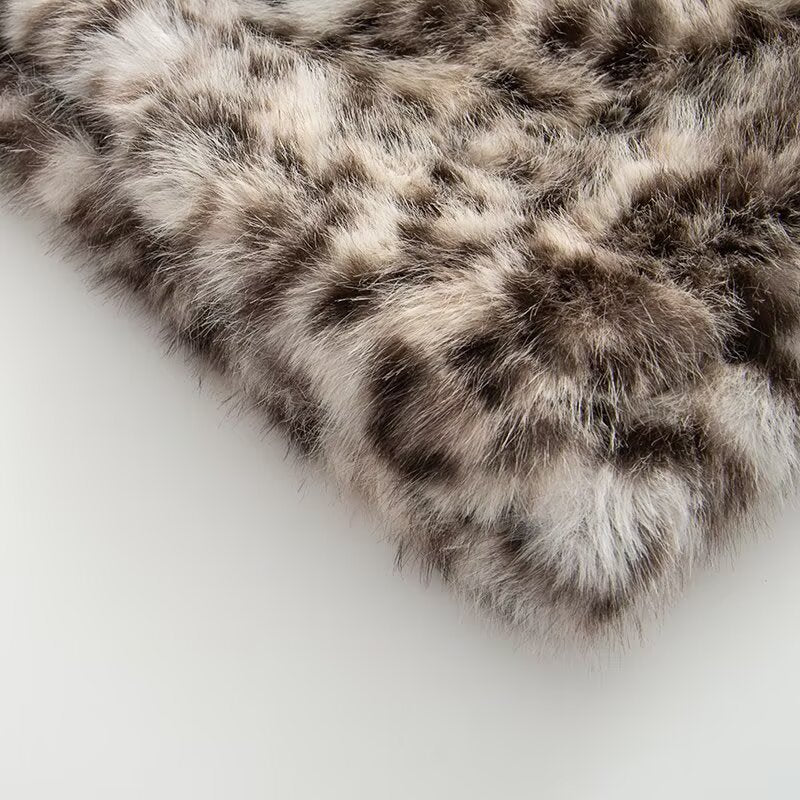 Damska krótka Faux Fur kurtka z Leopard Print Lumaza