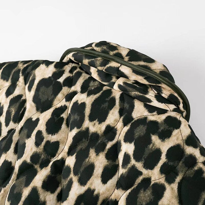 Damska krótka kurtka z leopard print, boxy silhouette i shawl kołnierzem Lumaza