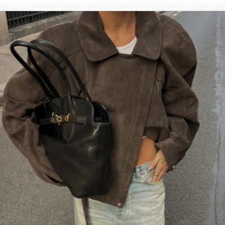 Damska krótka kurtka in biker styl made of suede look z waist paskiem Lumaza