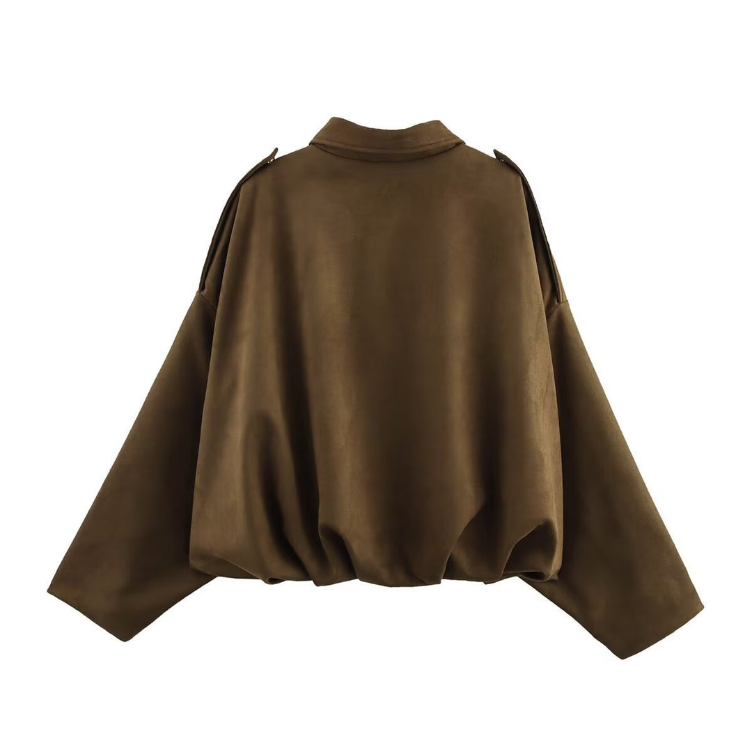 Damska krótka oversize suede kurtka z na ramiona flaps i elastic dołem Lumaza