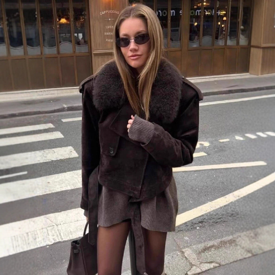 Damska krótka Motorcycle kurtka in Suede Look z Voluminous Teddy kołnierzem Lumaza