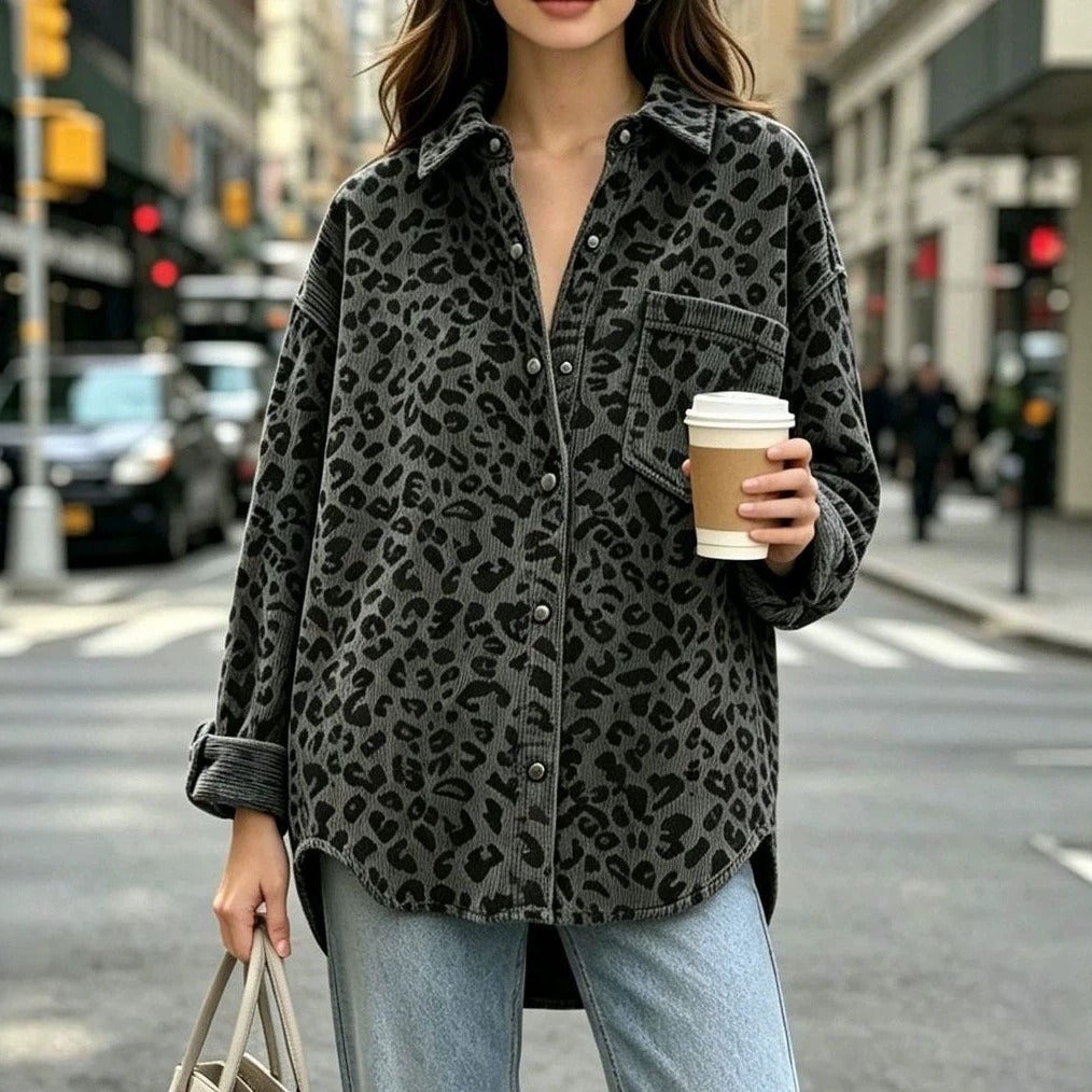 Damska Oversize Cord Kurtka koszulowa z Lampart Print i Nap Guziki