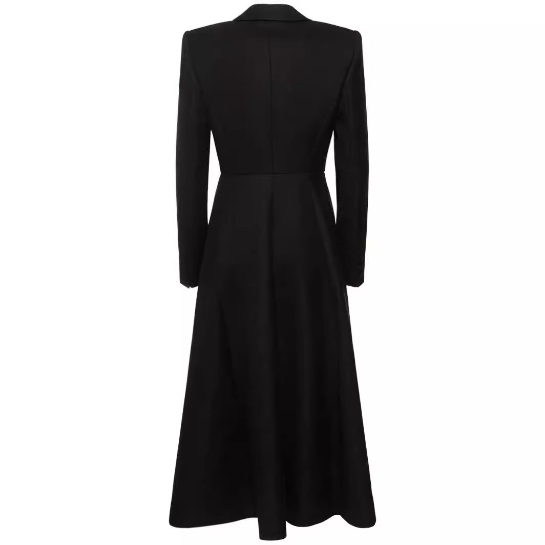 Damska długaer taliowana marynarka płaszcz z maxi length i structured shoulders Lumaza
