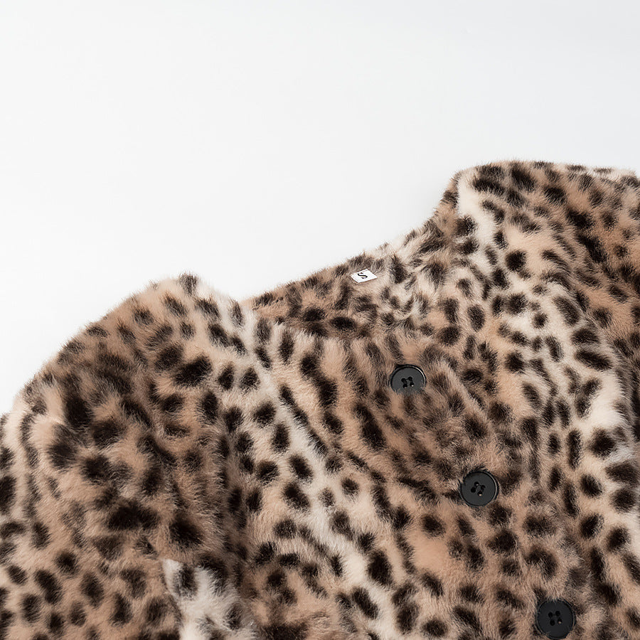 Damska krótka Faux Fur kurtka z Leopard Print i Round Neck Lumaza