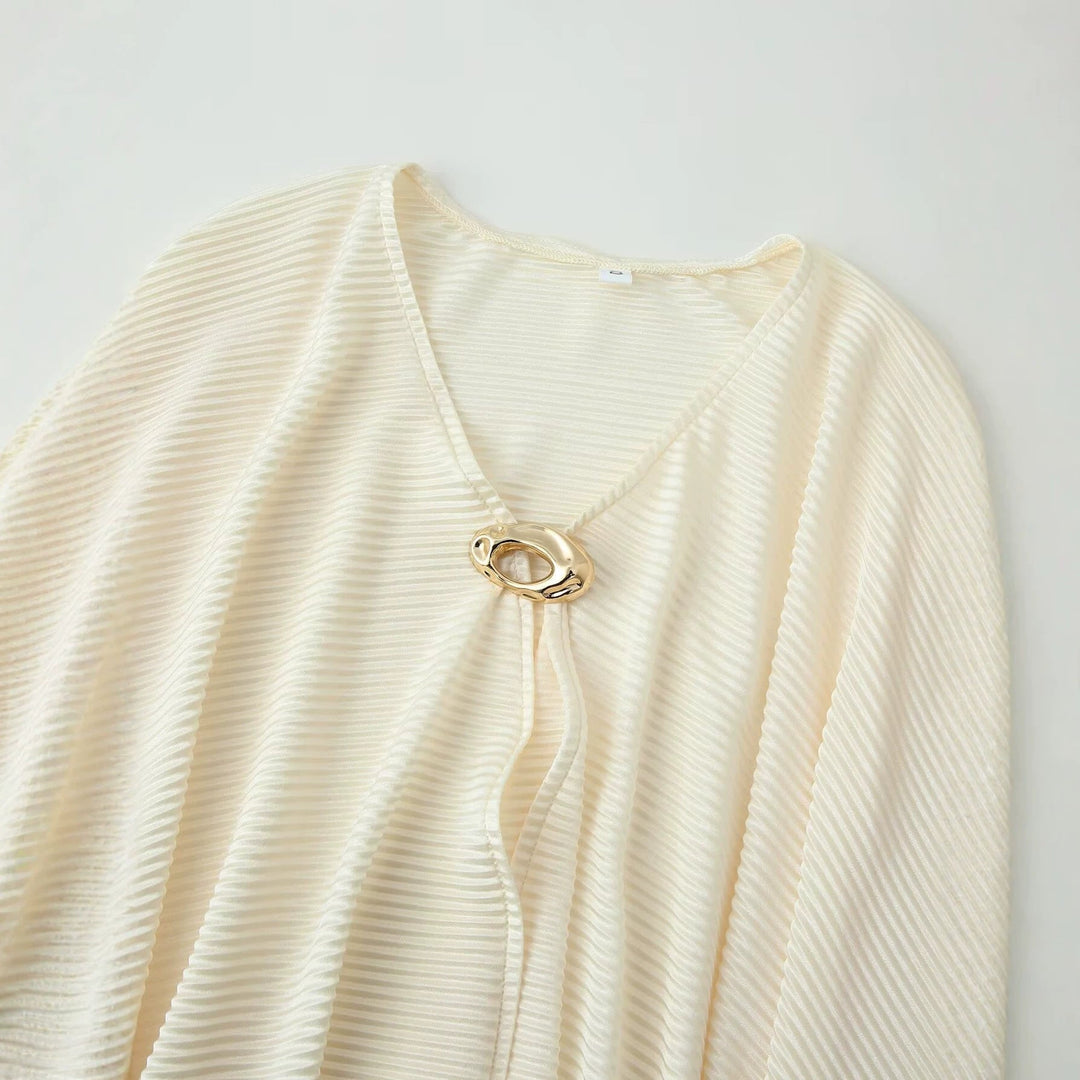 Damska Pleated peleryna Poncho z V Neck i Decorative Closure Lumaza