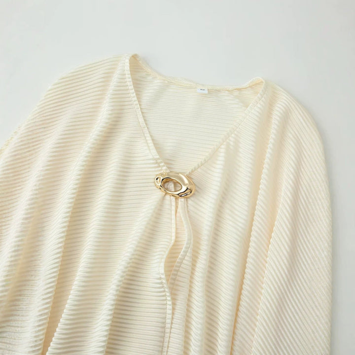 Damska Pleated peleryna Poncho z V Neck i Decorative Closure Lumaza