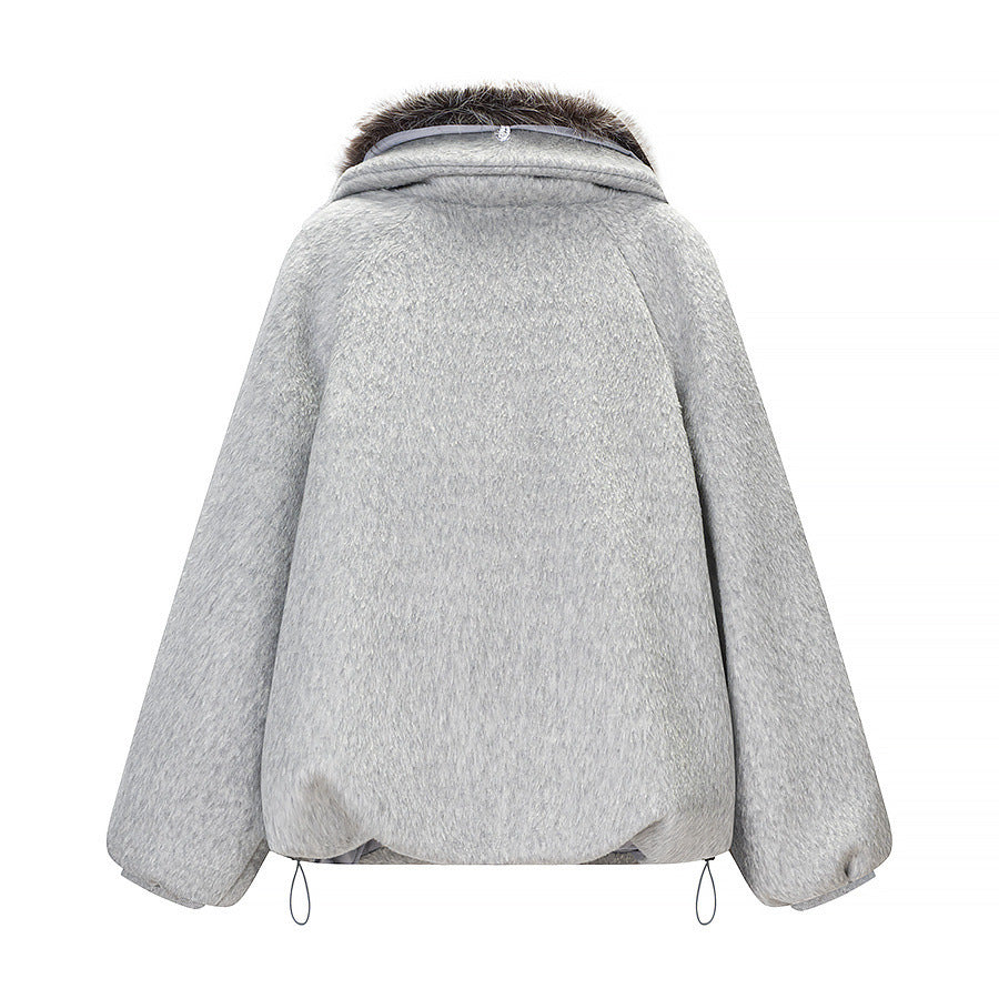 Damska krótka kurtka made of faux fur in oversize cut z voluminous faux fur kołnierzem Lumaza