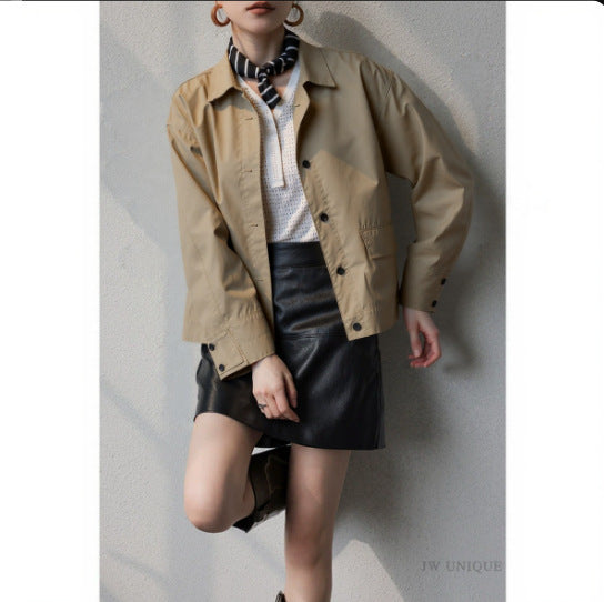Damska Stylish funkcjonalna kurtka z Versatile Design Lumaza