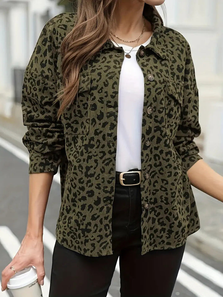 Damska oversize koszulowa kurtka in Cord Look z Leopard Print Lumaza