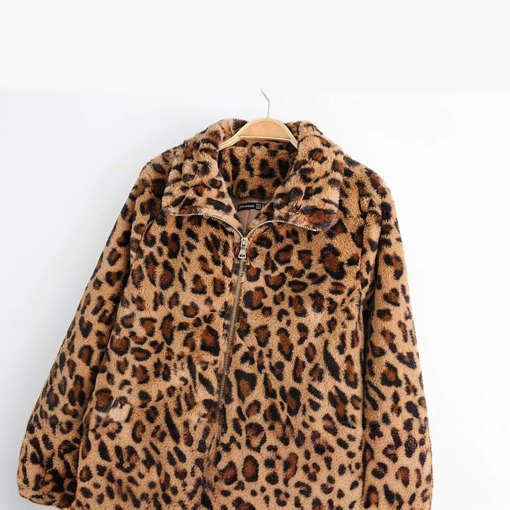 Damska faux fur kurtka z leopard print, full zamkiem i elastic dołem Lumaza