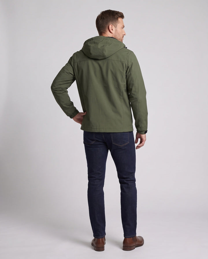 Męska lekka kurtka softshell outdoorowy z regulowany kapturem, wiatroszczelna membrana, i zamkiemed kieszeniami