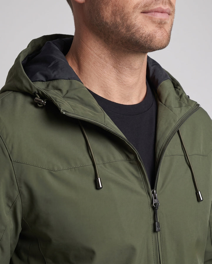 Męska lekka kurtka softshell outdoorowy z regulowany kapturem, wiatroszczelna membrana, i zamkiemed kieszeniami
