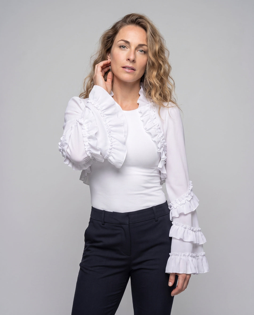 Damska elegancka ruffle kurtka z voluminous rękawami Lumaza