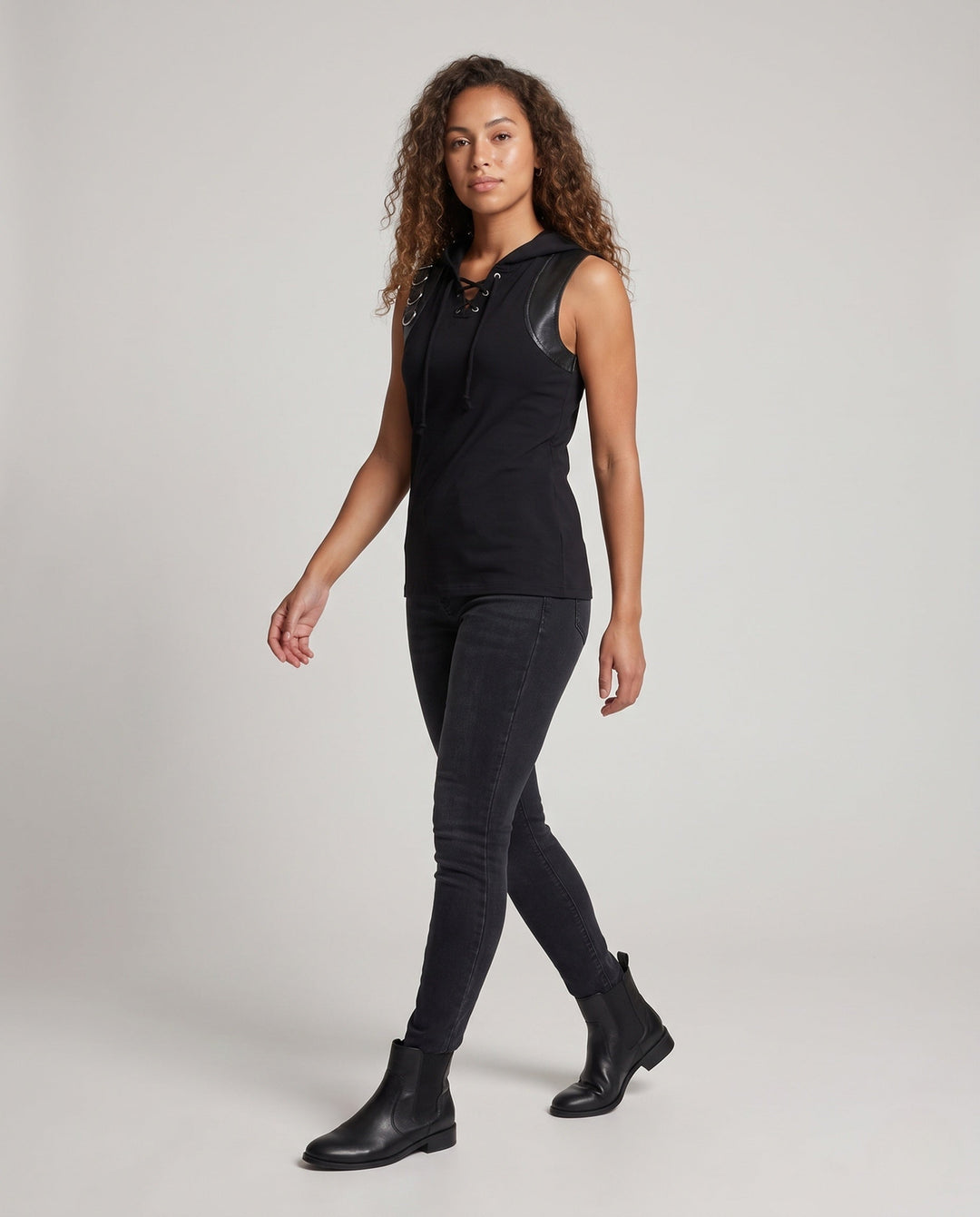 Damska z kapturem kamizelki z leather accents i lacing Lumaza