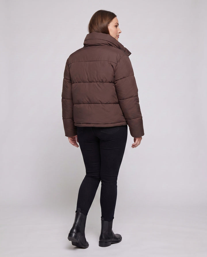 Damska boxy krótka pikowana kurtka z extra high hood trim i soft cuffs